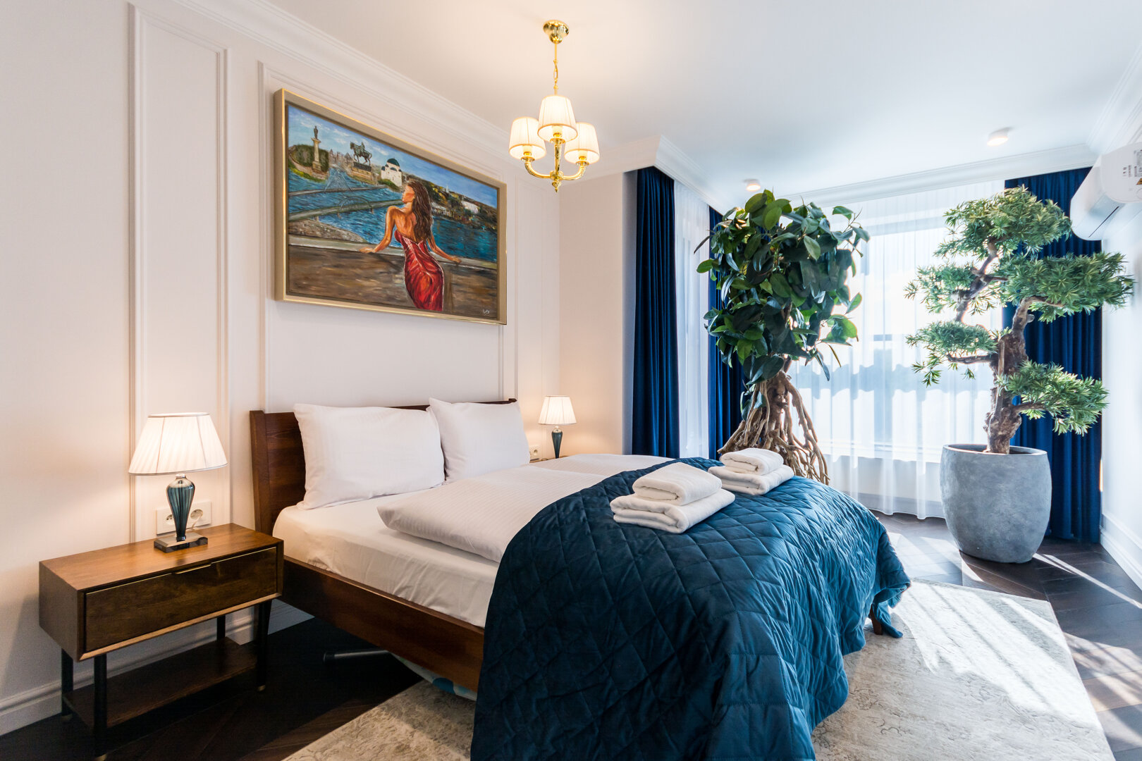 Prestige Central Apartment with Sauna & Parking